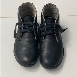 Kuru Black Boot